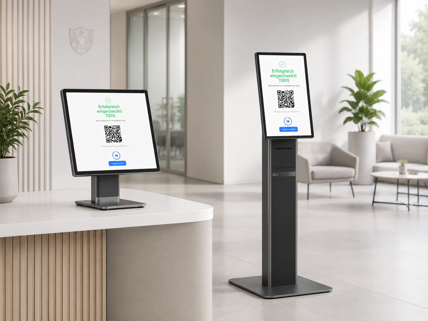 Klinik-Lobby mit Self-Check-in-Kiosk und Wartebereich-Display